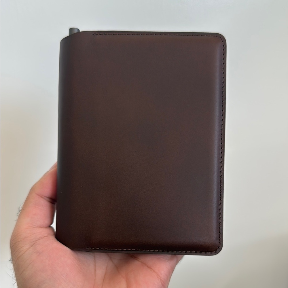 Nomad Leather Passport Case with Pen